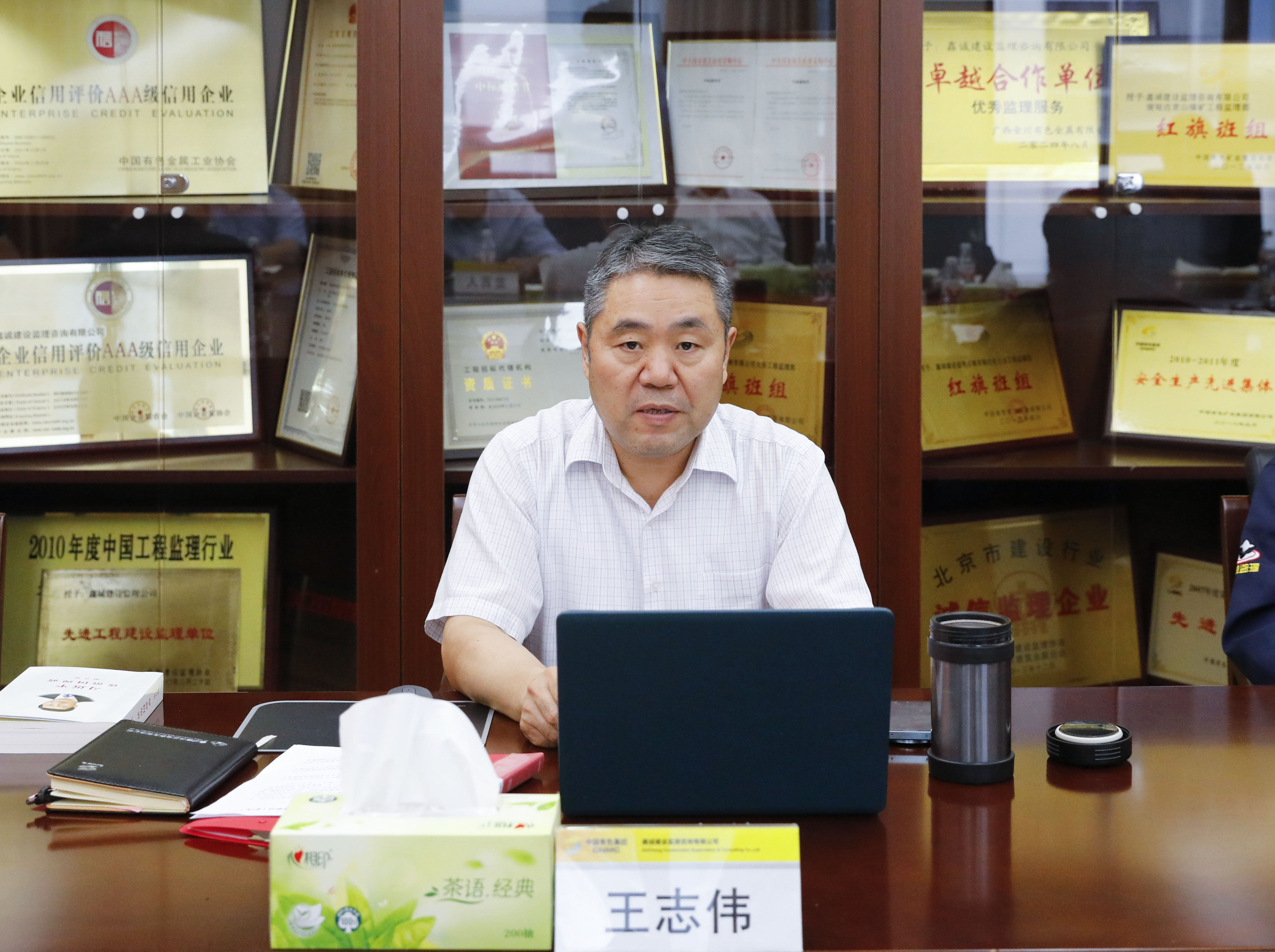 中色鑫诚召开党委理论学习中心组学习(扩大)会议